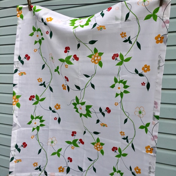 🍒 VINTAGE “Cherry Trellis” CURTAINS! - Picture 5 of 10